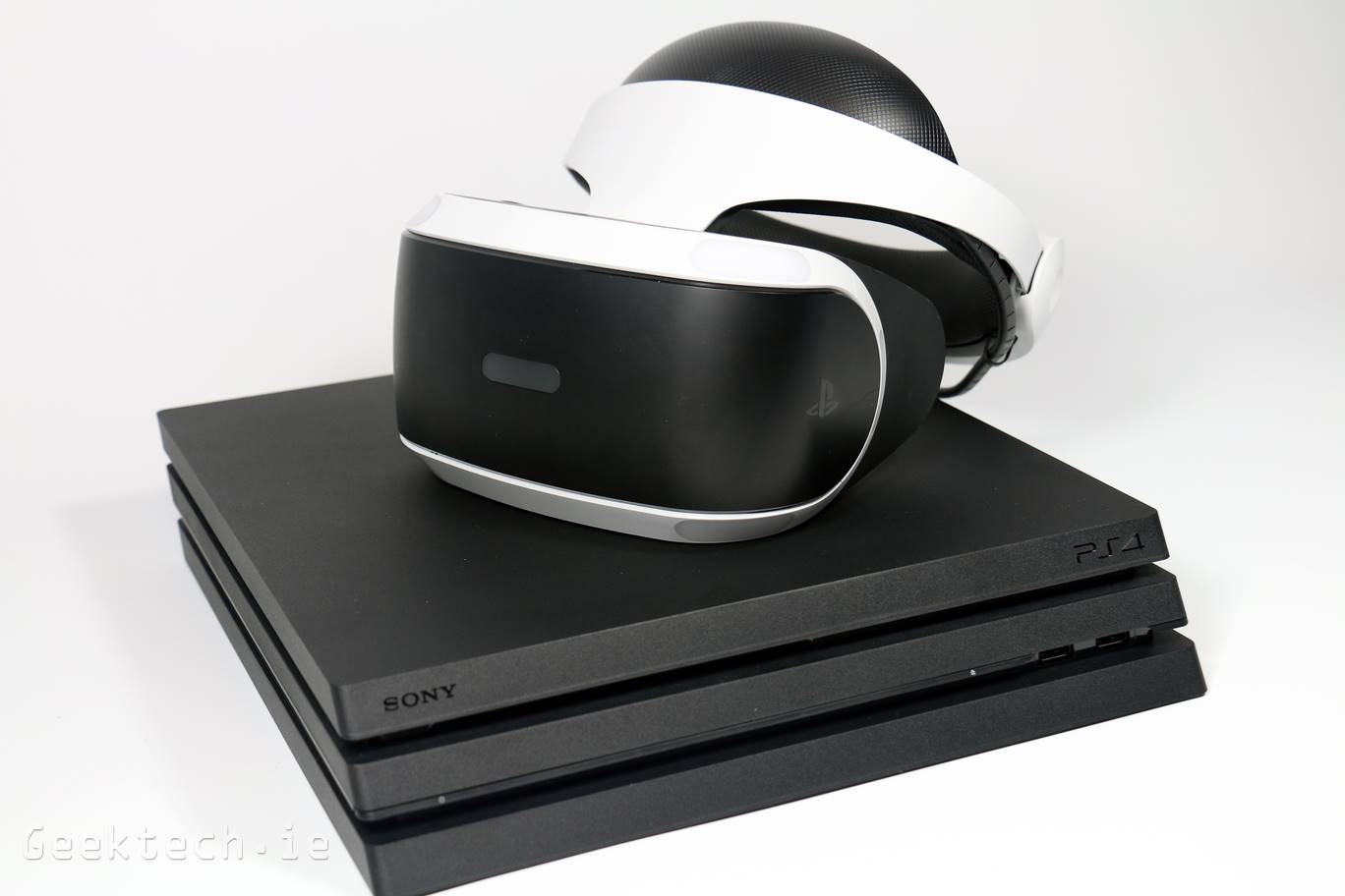 Review PlayStation 4 Pro and PlayStation VR Geektech.ie